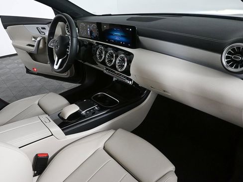 Used 2023 Mercedes-Benz CLA 250 image 23
