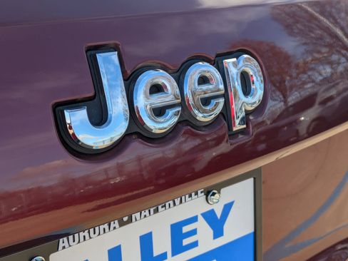 Used 2017 Jeep Grand Cherokee Limited w/ Luxury Group II image 28