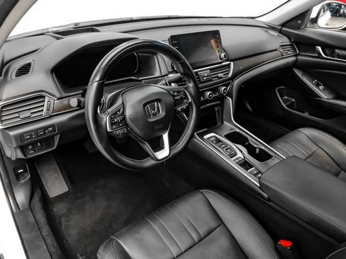 Used 2019 Honda Accord Touring image 3