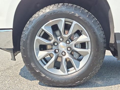Used 2024 Chevrolet Silverado 1500 LT AWD/4WD image 8