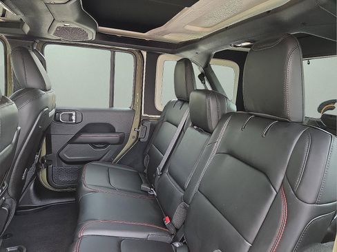 Used 2025 Jeep Wrangler Unlimited Rubicon AWD/4WD image 10