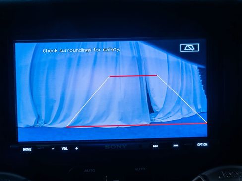 Used 2018 Jeep Wrangler Unlimited Sahara w/ Connectivity Group image 41