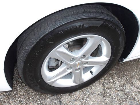 Used 2021 Chevrolet Malibu LS FWD image 28