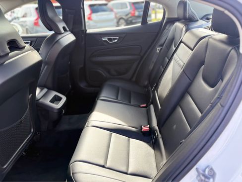 Used 2020 Volvo S60 T6 Momentum image 15