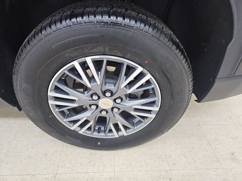 Used 2025 Chevrolet Traverse LT AWD/4WD image 25