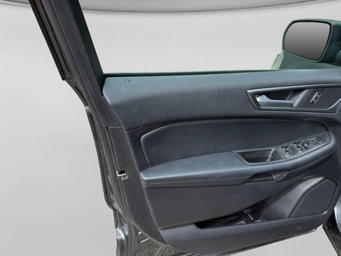 Used 2020 Ford Edge SE FWD image 10