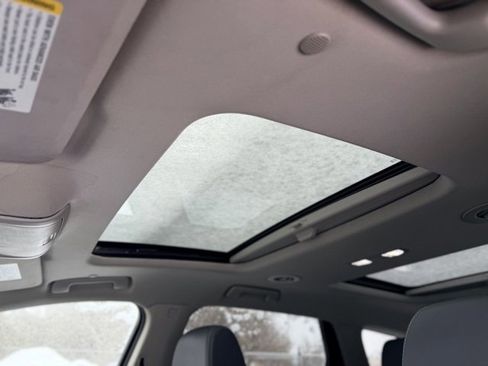 Used 2019 Buick Enclave Essence image 19