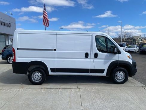 Used 2025 RAM ProMaster 2500 w/ Convenience Group image 2