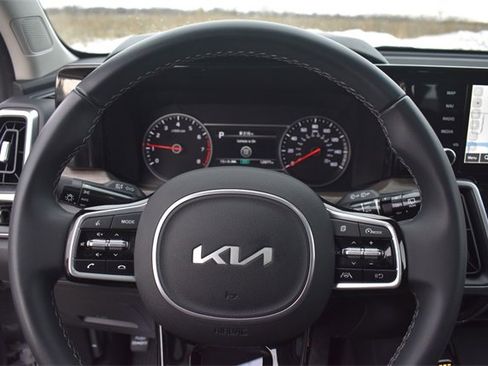 Certified 2023 Kia Sorento S w/ Panoramic Sunroof Package image 33