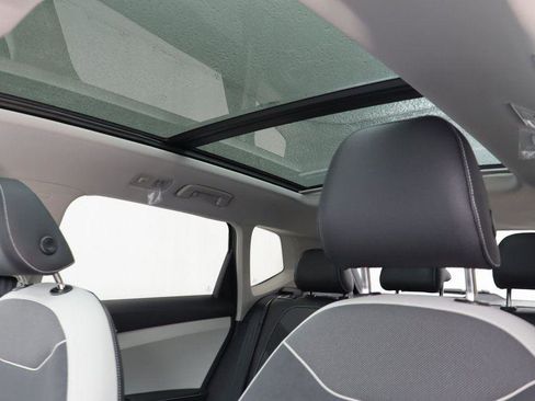 New 2025 Volkswagen Taos SE image 12