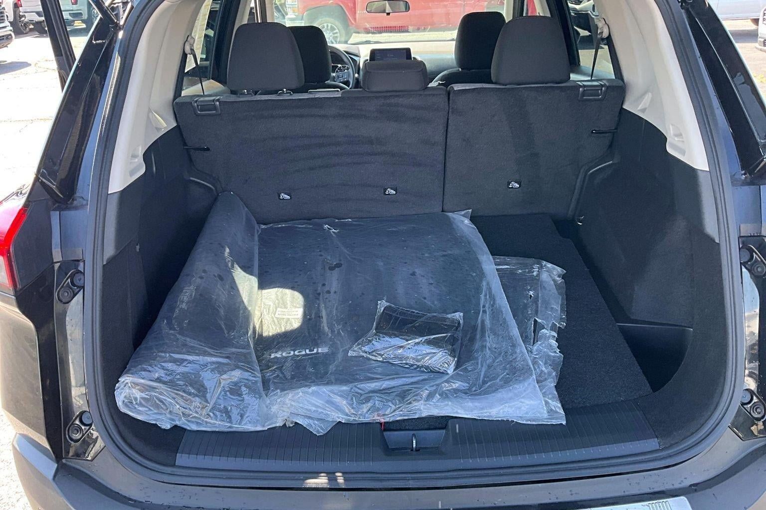 Used 2023 Nissan Rogue SV AWD/4WD image 4
