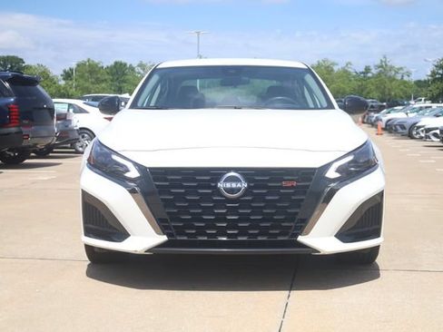 Certified 2025 Nissan Altima 2.5 SR FWD image 2