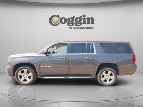 Used 2018 Chevrolet Suburban LT image 2