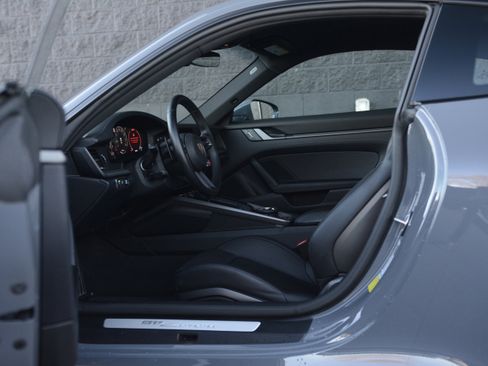 Certified 2025 Porsche 911 Carrera image 15