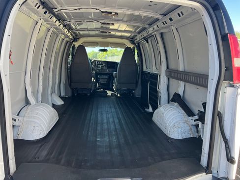Used 2016 Chevrolet Express 2500 image 11