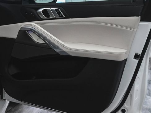 Used 2023 BMW X6 xDrive40i w/ Executive Package image 11