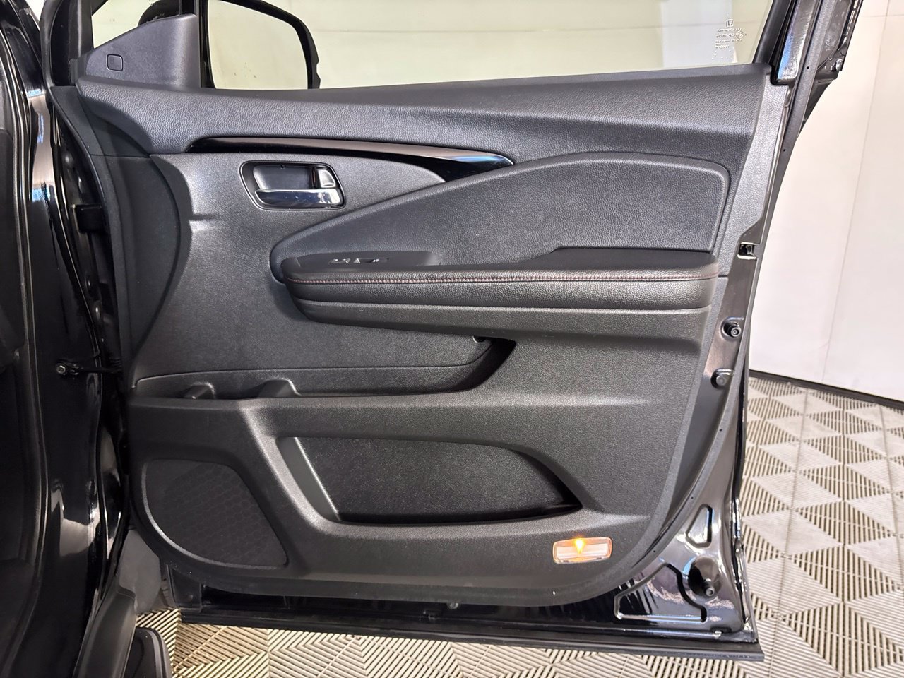 Used 2020 Honda Pilot Black Edition image 32