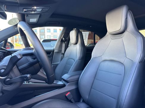 Certified 2025 Porsche Macan Electric RWD image 5