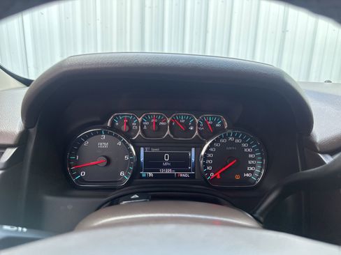 Used 2018 Chevrolet Suburban Premier AWD/4WD image 19