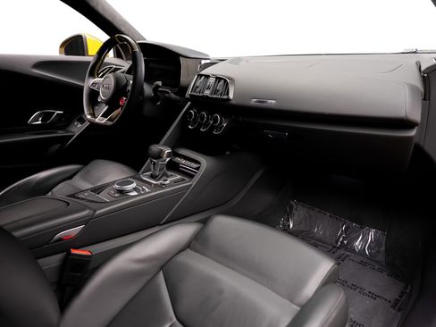 Used 2021 Audi R8 V10 w/ Premium Package image 2