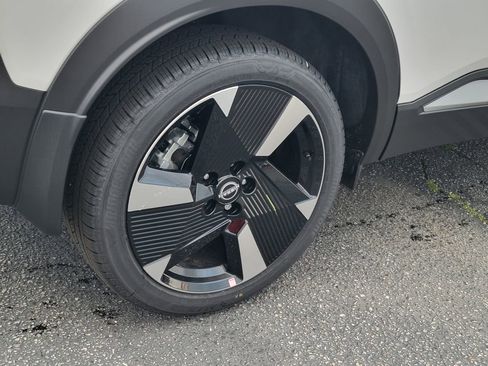 New 2026 Nissan Kicks SR w/ SR Premium Package image 3