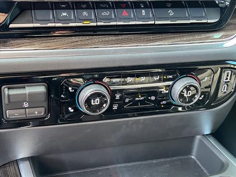 Used 2025 Chevrolet Silverado 1500 LT Trail Boss w/ Convenience Package II image 16