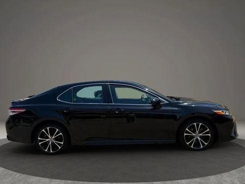 Used 2020 Toyota Camry SE FWD image 5