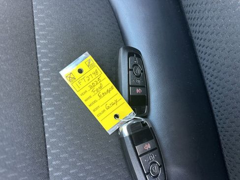 Used 2025 Ford Escape ST-Line image 31