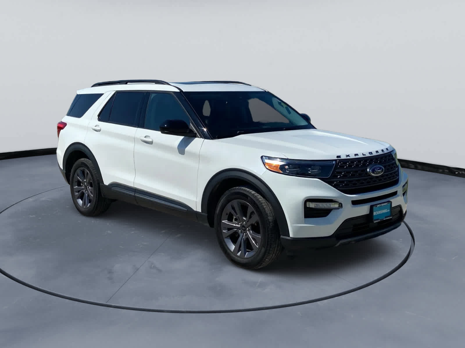 Used 2024 Ford Explorer XLT w/ Equipment Group 202A AWD/4WD image 3