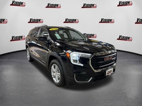 Used 2024 GMC Terrain SLE w/ Driver Convenience Package image 3