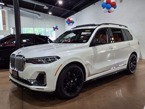 Used 2022 BMW X7 xDrive40i w/ Premium Package AWD/4WD image 3