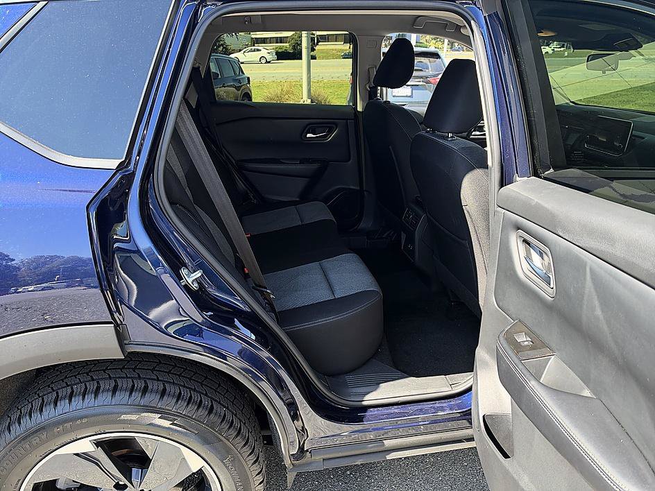 Certified 2025 Nissan Rogue SV AWD/4WD image 23
