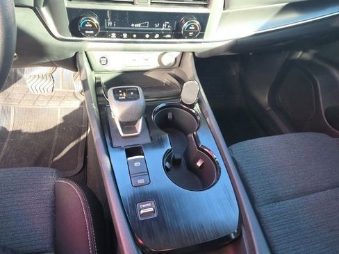 Used 2023 Nissan Rogue SV image 18