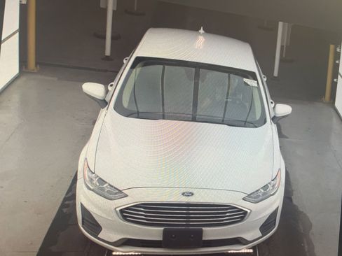 Used 2019 Ford Fusion SE FWD image 12