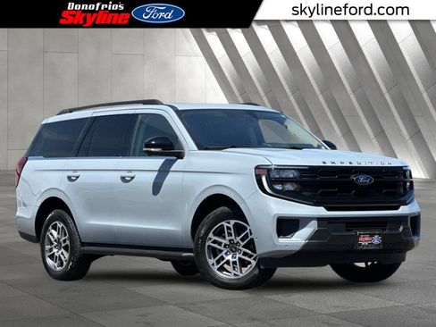 Certified 2025 Ford Expedition Active AWD/4WD image 1