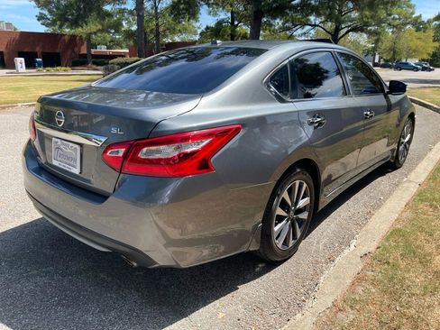 Used 2016 Nissan Altima 2.5 SL w/ Moonroof Package image 5