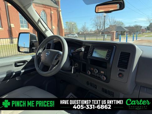 Used 2017 Nissan NV 3500 SL image 3