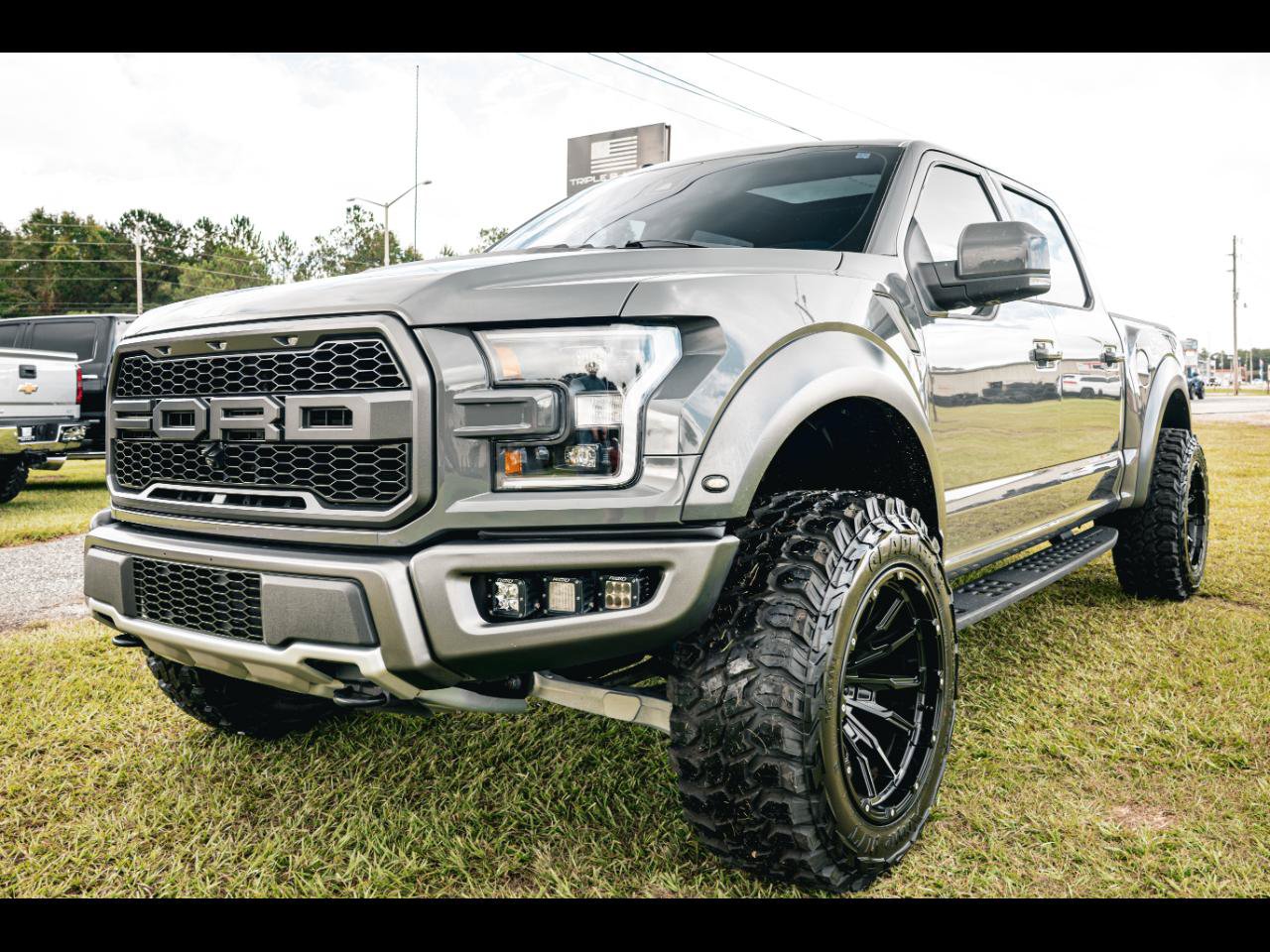 Used 2018 Ford F150 Raptor w/ Equipment Group 802A Luxury AWD/4WD image 1