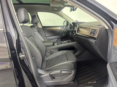 Certified 2024 Volkswagen Atlas SE w/ Panoramic Sunroof Package AWD/4WD image 4