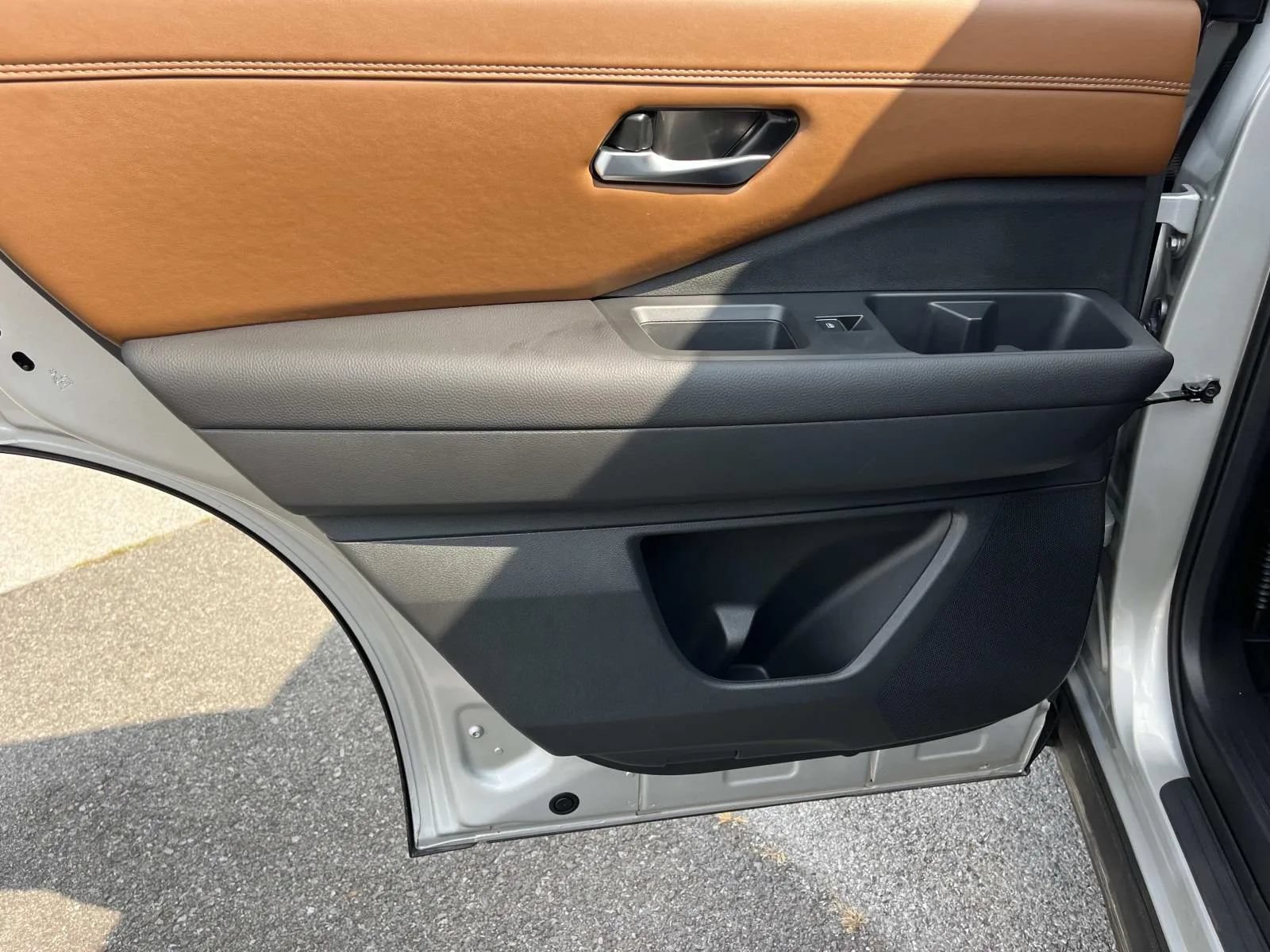 Used 2025 Nissan Pathfinder Platinum w/ Cargo Package FWD image 20