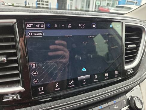 Used 2023 Chrysler Pacifica Limited FWD image 16