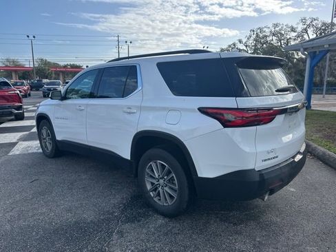 Used 2023 Chevrolet Traverse LT image 3