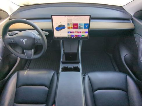 Used 2020 Tesla Model Y Long Range image 18