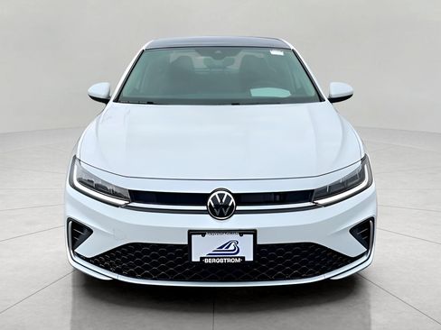 New 2026 Volkswagen Jetta SE image 2