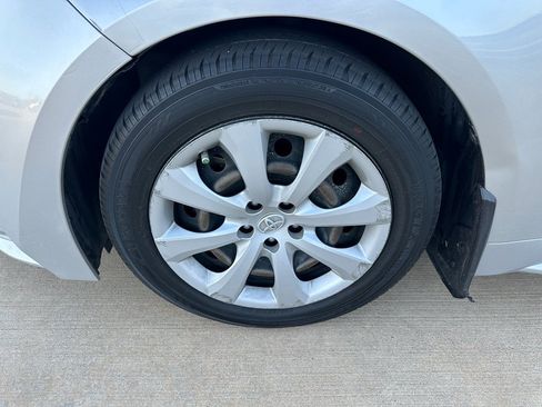 Used 2022 Toyota Corolla LE image 28