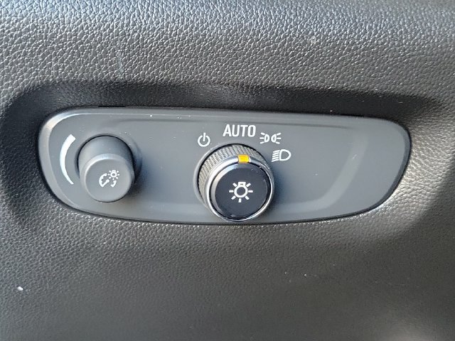 Used 2022 Chevrolet Traverse Premier w/ Redline Edition FWD image 20