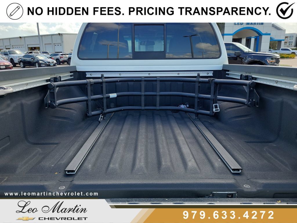 Used 2021 Nissan Frontier SV RWD image 6