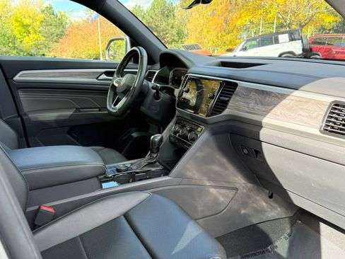 Used 2022 Volkswagen Atlas Cross Sport SE image 30