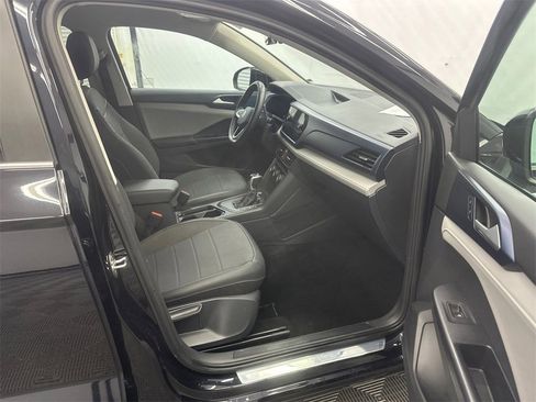 Used 2024 Volkswagen Taos SE image 15