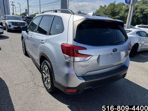 Used 2019 Subaru Forester Premium AWD/4WD image 7